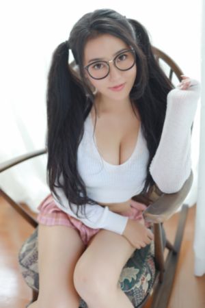 老赵抱着媛媛在厨房做饭视频大全