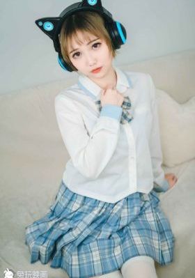美女校花张开腿让我电影