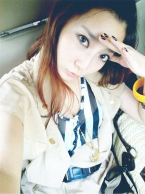 光影下的少女